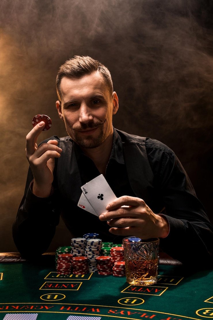 Antarmuka aplikasi mobile suhuslot88 menampilkan menu utama dengan opsi permainan kasino, sportsbook, dan esports